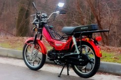 Відкрийте для себе потужність і продуктивність мотоцикла SPARTA DELTA, передового мопеда, який пропонує максимальну ефективність і всі функції, необхідні для подорожі по відкритій дорозі.